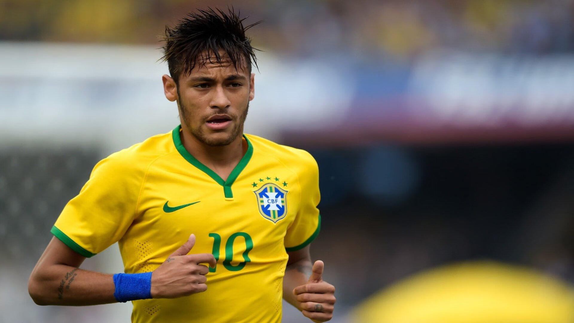 禁区之战：内线球员的拼抢精彩回顾，禁区足球